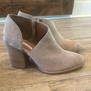 Suede size 8 Chelsea & Violet Booties